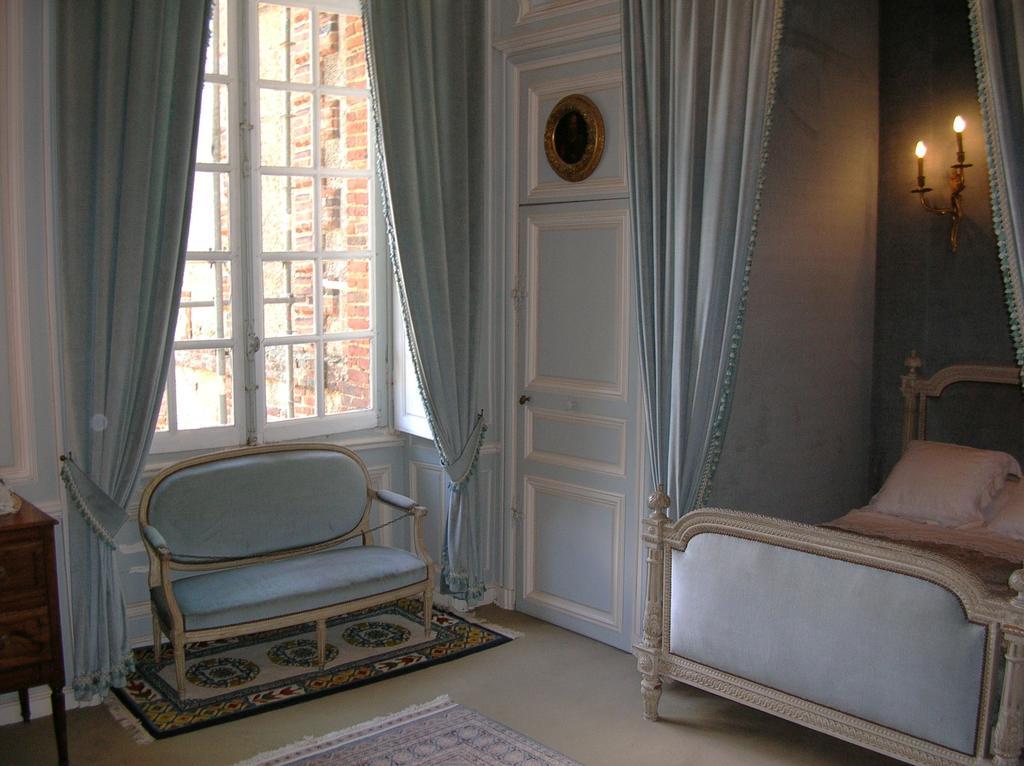 Chateau De Fleury La Foret Bed and Breakfast Igoville Buitenkant foto